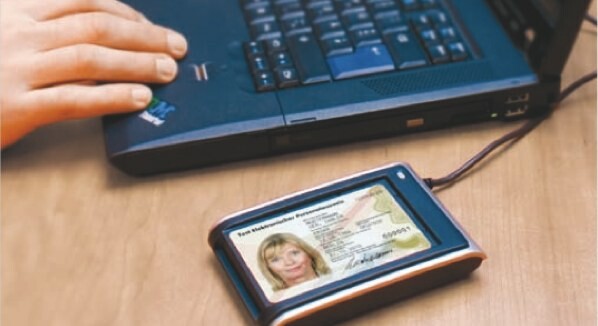 Es bleibt abzuwarten, wie die Wirtschaft auf die Einführung des neuen Persos reagiert. Gibt es bald Notebooks mit integriertem Lesegerät? Es bleibt abzuwarten, wie die Wirtschaft auf die Einführung des neuen Persos reagiert. Gibt es bald Notebooks mit integriertem Lesegerät?