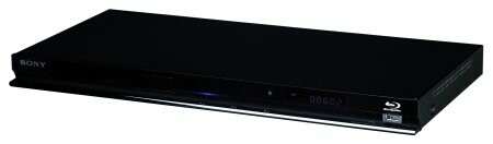 Gerade einmal 3,6 Zentimeter hoch und auch sonst ziemlich zierlich: Sonys BDP-S 370. (Bild: netzwelt.de) Gerade einmal 3,6 Zentimeter hoch und auch sonst ziemlich zierlich: Sonys BDP-S 370. (Bild: netzwelt.de)