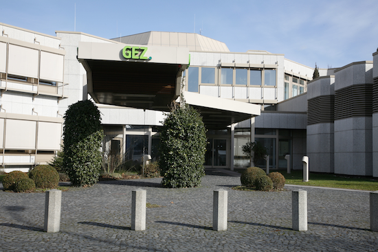 Dem GEZ-Hauptquartier sieht man an, dass es schon einige Jahre auf dem Buckel hat. Dem GEZ-Hauptquartier sieht man an, dass es schon einige Jahre auf dem Buckel hat.