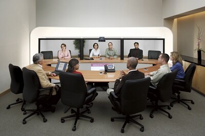 Moderne Telepresence-Lösungen wie die von Cisco ermöglichen Mitarbeitern sich in einer Art virtuellem Konferenzraum zu treffen. (Bild: Cisco) Moderne Telepresence-Lösungen wie die von Cisco ermöglichen Mitarbeitern sich in einer Art virtuellem Konferenzraum zu treffen. (Bild: Cisco)
