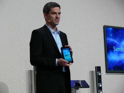 Thomas Richter von Samsung Mobile präsentierte das Galaxy Tab im Vorfeld der IFA. (Bild: netzwelt) Thomas Richter von Samsung Mobile präsentierte das Galaxy Tab im Vorfeld der IFA. (Bild: netzwelt)