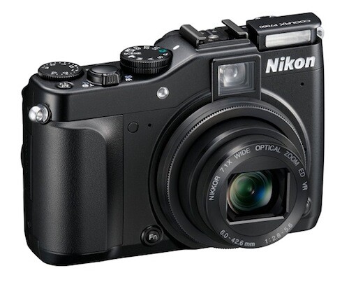 Üppig ausgestattete Kompaktkamera für 550 Euro: Nikon P7000 (Bild: Nikon) Üppig ausgestattete Kompaktkamera für 550 Euro: Nikon P7000 (Bild: Nikon)