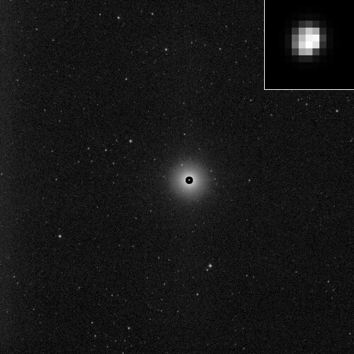 Das erste Foto von Vesta der Raumsonde Dawn. Es wurde bearbeitet, um die wahre Größe von Vesta zu zeigen. Vesta ist der kleine, helle Fleck in der Mitte vom Bild. (Bild: NASA/JPL-Caltech/UCLA/MPS/DLR/IDA) Das erste Foto von Vesta der Raumsonde Dawn. Es wurde bearbeitet, um die wahre Größe von Vesta zu zeigen. Vesta ist der kleine, helle Fleck in der Mitte vom Bild. (Bild: NASA/JPL-Caltech/UCLA/MPS/DLR/IDA)