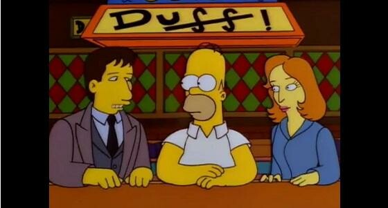 Die Gastauftritte von Fox Mulder und Dana Scully aus Akte X bei den Simpsons sind legendär. (Bild: Screenshot, via YouTube) Die Gastauftritte von Fox Mulder und Dana Scully aus Akte X bei den Simpsons sind legendär. (Bild: Screenshot, via YouTube)