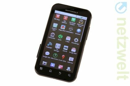 Das Motorola Defy läuft nun mit Android 2.2. (Bild: netzwelt) Das Motorola Defy läuft nun mit Android 2.2. (Bild: netzwelt)