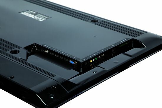 Nachteil der flachen Bauweise: Analoge Videosignale müssen über Mini-Klinken-Buchsen eingegeben werden. Die dafür notwendigen Adapter liegen bei. (Bild: netzwelt) Nachteil der flachen Bauweise: Analoge Videosignale müssen über Mini-Klinken-Buchsen eingegeben werden. Die dafür notwendigen Adapter liegen bei. (Bild: netzwelt)