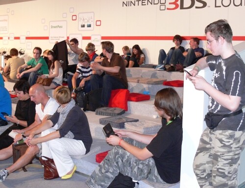 Nicht nur auf der Gamescom ist der Nintendo 3DS beliebt. In Deutschland hat das Modell Nintendo zufolge einen guten Start hingelegt. (Bild: netzwelt) Nicht nur auf der Gamescom ist der Nintendo 3DS beliebt. In Deutschland hat das Modell Nintendo zufolge einen guten Start hingelegt. (Bild: netzwelt)