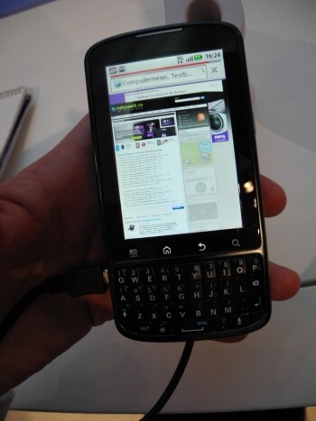 Mit dem Pro bringt Motorola nach dem Backflip und dem Flipout ein weiteres Tastatur-Handy auf den Markt. (Bild: netzwelt) Mit dem Pro bringt Motorola nach dem Backflip und dem Flipout ein weiteres Tastatur-Handy auf den Markt. (Bild: netzwelt)