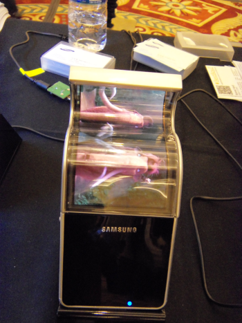 Samsung wird auch dieses Jahr wieder ein flexibles Display vorstellen. (Bild: netzwelt) Samsung wird auch dieses Jahr wieder ein flexibles Display vorstellen. (Bild: netzwelt)