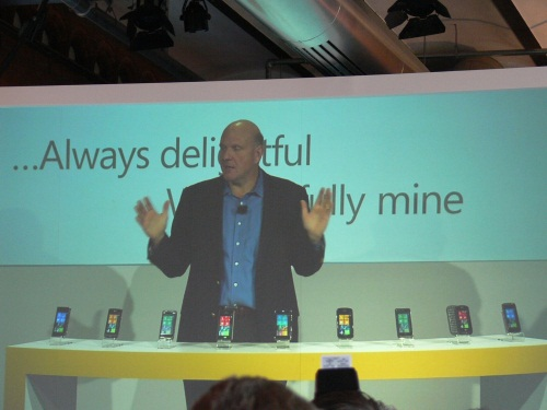 Steve Ballmer könnte am 24. Mai nochmals neun WP7-Handys enthüllen. (Bild: netzwelt) Steve Ballmer könnte am 24. Mai nochmals neun WP7-Handys enthüllen. (Bild: netzwelt)