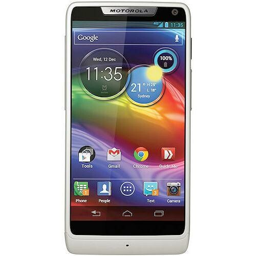 Ab Oktober für 400 Euro erhältlich: Motorola Razr i mit nahezu randlosem Display und Intel-Prozessor (Bild: Motorola) Ab Oktober für 400 Euro erhältlich: Motorola Razr i mit nahezu randlosem Display und Intel-Prozessor (Bild: Motorola)