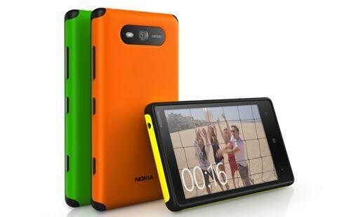 Das "Active"-Wechselcover schützt das Lumia 820 vor Schäden. (Bild: Nokia) Das "Active"-Wechselcover schützt das Lumia 820 vor Schäden. (Bild: Nokia)