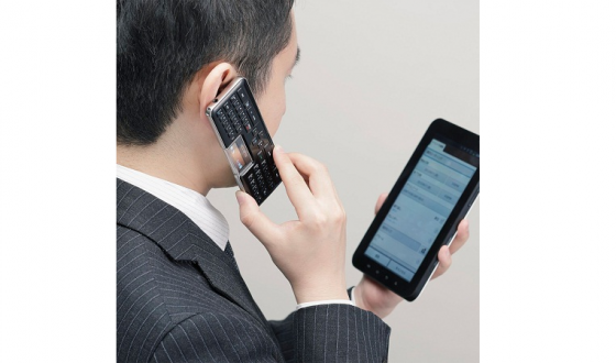 Mit der Bluetooth-Tastatur von Elecom lässt sich telefonieren und Musik hören. (Bild: Elecom) Mit der Bluetooth-Tastatur von Elecom lässt sich telefonieren und Musik hören. (Bild: Elecom)