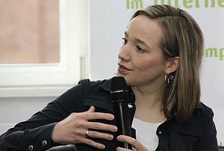 Bundesfamilienministerin Christina Schröder fordert Schulunterricht über Soziale Netzwerke. (Bild: BMFDFJ) Bundesfamilienministerin Christina Schröder fordert Schulunterricht über Soziale Netzwerke. (Bild: BMFDFJ)
