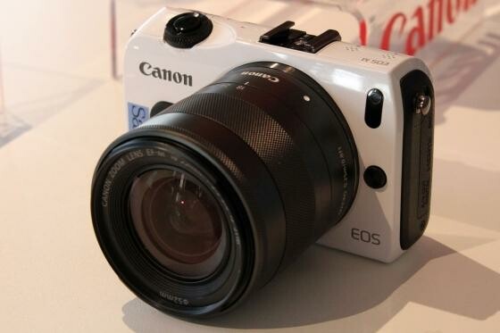 Canon EOS M (Bild: netzwelt). Canon EOS M (Bild: netzwelt).