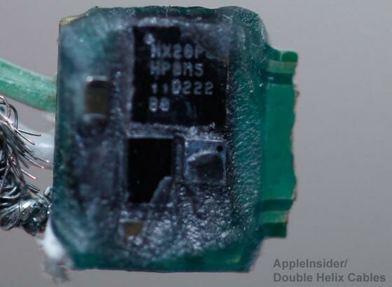 Dieser Chip steckt in Apples neuem Lightning-Anschluss. Ob das Bauteil tatsächlich den Anschluss von günstigem Zubehör von Drittherstellern unterbindet ist möglich, aber noch nicht abschließend geklärt. (Bild: Appleinsider / Double Helix Cables) Dieser Chip steckt in Apples neuem Lightning-Anschluss. Ob das Bauteil tatsächlich den Anschluss von günstigem Zubehör von Drittherstellern unterbindet ist möglich, aber noch nicht abschließend geklärt. (Bild: Appleinsider / Double Helix Cables)