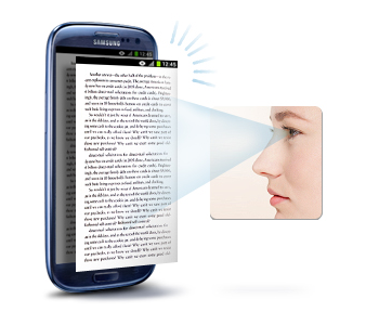 Das Display des S3 bleibt hell, solange der Nutzer drauf schaut. (Bild: Samsung) Das Display des S3 bleibt hell, solange der Nutzer drauf schaut. (Bild: Samsung)
