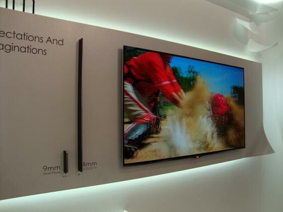 Dünner als ein iPhone: LG zeigt auf der IFA einen 55-Zoll-OLED-Fernseher. (Bild: netzwelt) Dünner als ein iPhone: LG zeigt auf der IFA einen 55-Zoll-OLED-Fernseher. (Bild: netzwelt)