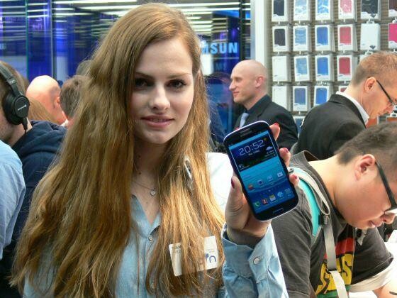 Das Samsung Galaxy S3 gibt es ab Oktober auch mit LTE-Unterstützung in Deutschland zu kaufen. (Bild: netzwelt) Das Samsung Galaxy S3 gibt es ab Oktober auch mit LTE-Unterstützung in Deutschland zu kaufen. (Bild: netzwelt)