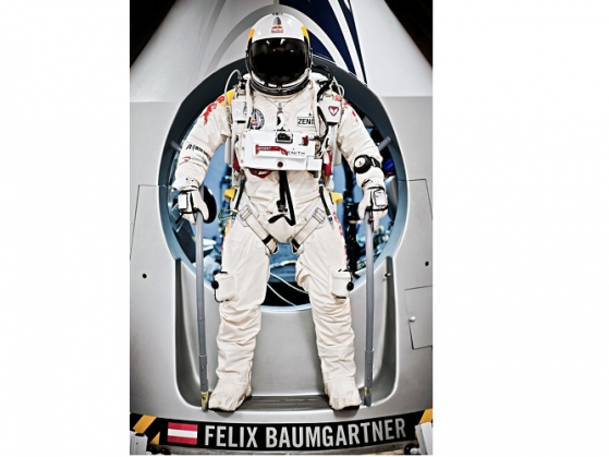 Felix Baumgartner springt ca. um 14 Uhr Uhr deutscher Zeit aus rund 36.000 Metern Höhe. (Bild: Joerg Mitter und Balazs Gardi) Felix Baumgartner springt ca. um 14 Uhr deutscher Zeit aus rund 36.000 Metern Höhe. (Bild: Joerg Mitter und Balazs Gardi)