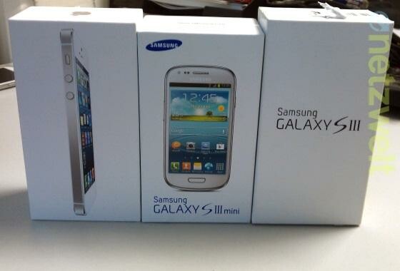 Das Galaxy S3 Mini ist so groß wie das Apple iPhone 5. Auch der Karton ähnelt mehr dem des iPhone als des großen Bruders Galaxy S3 (rechts). (Bild: netzwelt) Das Galaxy S3 Mini ist so groß wie das Apple iPhone 5. Auch der Karton ähnelt mehr dem des iPhone als des großen Bruders Galaxy S3 (rechts). (Bild: netzwelt)