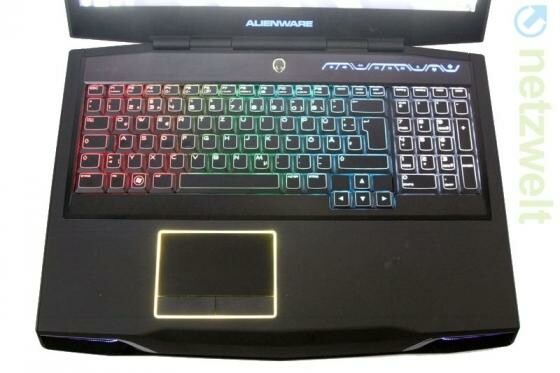 Bei Gaming-Notebooks wie dem Alienware M17X3 von Dell lässt sich die Farbe der Tastatur-Beleuchtung verändern. (Bild: netzwelt) Bei Gaming-Notebooks wie dem Alienware M17X3 von Dell lässt sich die Farbe der Tastatur-Beleuchtung verändern. (Bild: netzwelt)