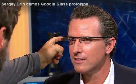 Google-Mitgründer Sergey Brin lässt den Moderator Gavin Newsom den Prototypen seiner Google Glasses testen. (Bild: Screenshot current.com) Google-Mitgründer Sergey Brin lässt den Moderator Gavin Newsom den Prototypen seiner Google Glasses testen. (Bild: Screenshot current.com)