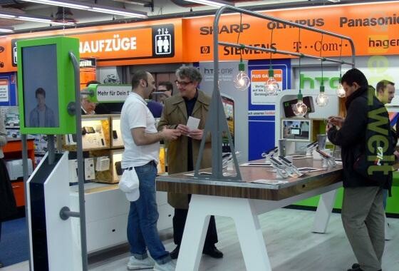 HTC präsentiert sich seinen Fans künftig in Hamburg mit einem eigenen Shop im Saturn-Markt auf der Mönckebergstraße. (Bild: netzwelt) HTC präsentiert sich seinen Fans künftig in Hamburg mit einem eigenen Shop im Saturn-Markt auf der Mönckebergstraße. (Bild: netzwelt)