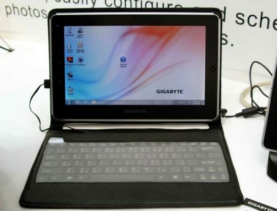 Hybrid aus Tablet und Notebook: der Slate-PC S1081 von Gigybyte. (Bild: netzwelt) Hybrid aus Tablet und Notebook: der Slate-PC S1081 von Gigybyte. (Bild: netzwelt)