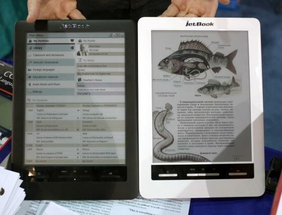 Der jetBook Color besitzt als erster E-Book-Reader ein farbiges E-Ink-Display. (Bild: netzwelt) Der jetBook Color besitzt als erster E-Book-Reader ein farbiges E-Ink-Display. (Bild: netzwelt)