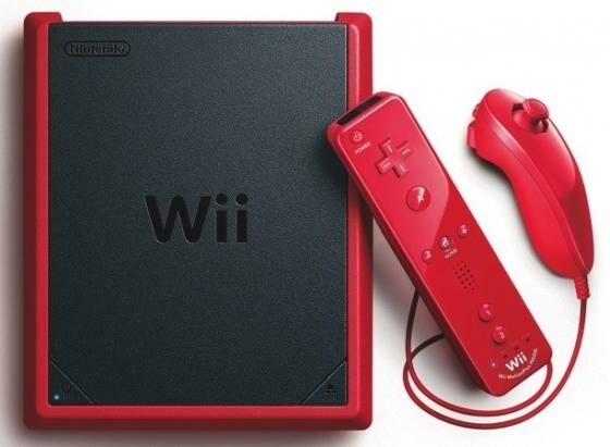 Die kleine Variante der Wii kommt in weihnachtlichem Rot daher. (Bild: engadget.com) Die kleine Variante der Wii kommt in weihnachtlichem Rot daher. (Bild: engadget.com)