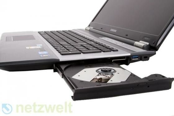 Mit Laufwerk: Samsung RF711. (Bild: netzwelt) Mit Laufwerk: Samsung RF711. (Bild: netzwelt)