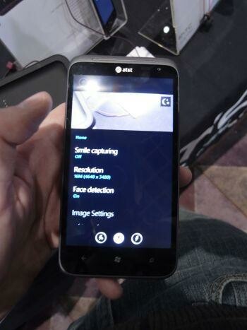 Megapixel-Titan: Die Kamera des HTC Titan II bietet eine Auflösung von 16 Megapixeln. (Bild: netzwelt) Megapixel-Titan: Die Kamera des HTC Titan II bietet eine Auflösung von 16 Megapixeln. (Bild: netzwelt)