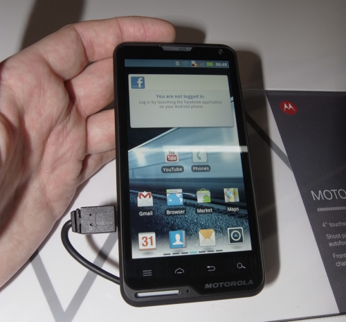 Das Motorola Motoluxe kommt in Deutschland im März auf den Markt. (Bild: netzwelt) Das Motorola Motoluxe kommt in Deutschland im März auf den Markt. (Bild: netzwelt)