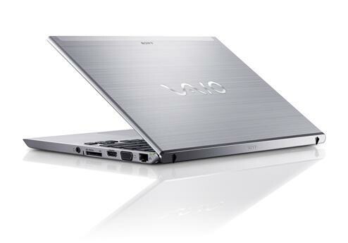 Bei den neuen Ultrabooks der VAIO T13-Serie (im Bild) stehen zwei verschiedene Modelle zur Auswahl sowie ein weiteres der VAIO T11-Serie. (Bild: Sony) Bei den neuen Ultrabooks der VAIO T13-Serie (im Bild) stehen zwei verschiedene Modelle zur Auswahl sowie ein weiteres der VAIO T11-Serie. (Bild: Sony)