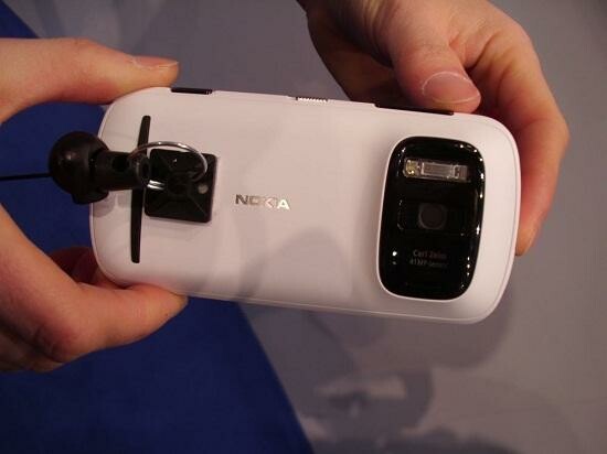 Nokia hat den Werbespot für das 808 PureView nur mit dem Kamera-Smartphone gedreht. (Bild: netzwelt) Nokia hat den Werbespot für das 808 PureView nur mit dem Kamera-Smartphone gedreht. (Bild: netzwelt)
