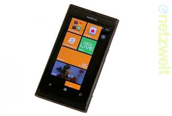 Das Nokia Lumia 800 wird gegen Ende des Jahres ein Update auf Windows Phone 7.8 erhalten. (Bild: netzwelt) Das Nokia Lumia 800 wird gegen Ende des Jahres ein Update auf Windows Phone 7.8 erhalten. (Bild: netzwelt)