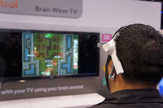 Nur durch die Kraft der Gedanken und ganz ohne Uri: Brainwave auf der CES (Bild: netzwelt) Nur durch die Kraft der Gedanken und ganz ohne Uri: Brainwave auf der CES (Bild: netzwelt)