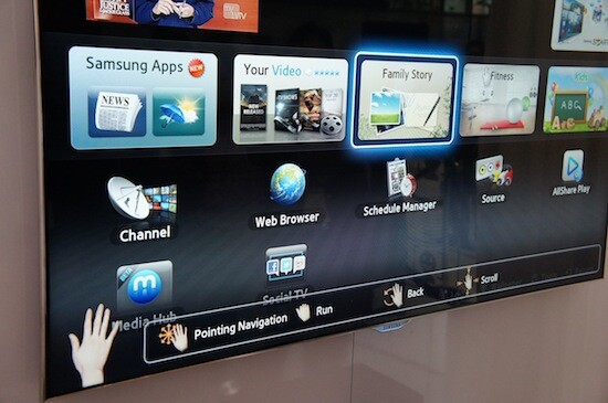 Per Stimme und Gesten steuerbar: Samsung Smart-TV ES 8090 auf der CES 2012 (Bild: netzwelt) Per Stimme und Gesten steuerbar: Samsung Smart-TV ES 8090 auf der CES 2012 (Bild: netzwelt)