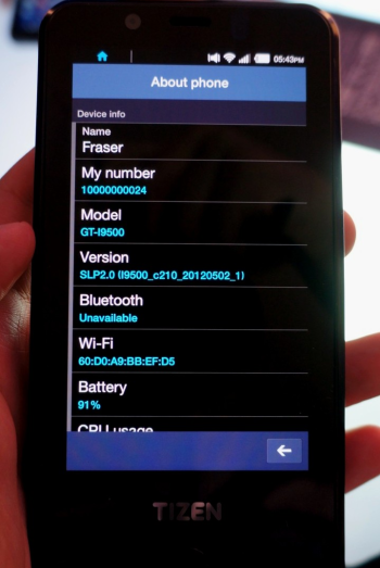 Einen Prototyp für Entwickler gibt es schon, nun sollen 2013 weitere Tizen-Smartphones von Samsung folgen. (Bild: Sammobile.com) Einen Prototyp für Entwickler gibt es schon, nun sollen 2013 weitere Tizen-Smartphones von Samsung folgen. (Bild: Sammobile.com)