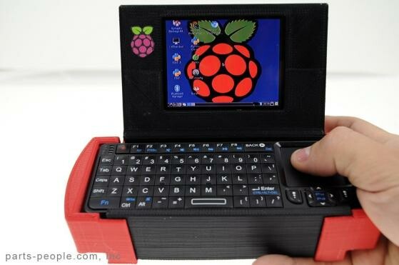 Raspberry Pi to go: Interessierte Bastler können die Anleitung von Nathan Martin zum Nachbau nutzen. (Bild: Nathan Martin/parts-people.com) Raspberry Pi to go: Interessierte Bastler können die Anleitung von Nathan Martin zum Nachbau nutzen. (Bild: Nathan Martin/parts-people.com)