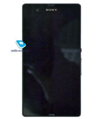 Die russische Webseite Mobile Review will einen Prototypen des Sony Xperia Yuga getestet haben. (Bild: mobile-review.com) Die russische Webseite Mobile Review will einen Prototypen des Sony Xperia Yuga getestet haben. (Bild: mobile-review.com)