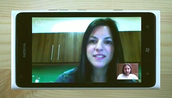 Skype auf WP7 steht in direkter Konkurrenz zu Apples FaceTime. (Bild: YouTube) Skype auf WP7 steht in direkter Konkurrenz zu Apples FaceTime. (Bild: YouTube)