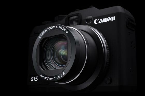 Das stabile Alumiumgehäuse der Canon Powershot G15 trägt ein lichtstarkes Zoomobjektiv mit einer Anfangsöffnung von 1:1,8. (Foto: Canon) Das stabile Alumiumgehäuse der Canon Powershot G15 trägt ein lichtstarkes Zoomobjektiv mit einer Anfangsöffnung von 1:1,8. (Foto: Canon)