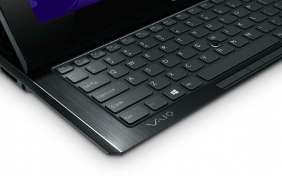 Die Tasten verfügen über großzügige Abstände zueinander. Auf der Tastatur ist daher flüssiges Schreiben möglich. (Bild: Sony) Die Tasten verfügen über großzügige Abstände zueinander. Auf der Tastatur ist daher flüssiges Schreiben möglich. (Bild: Sony)