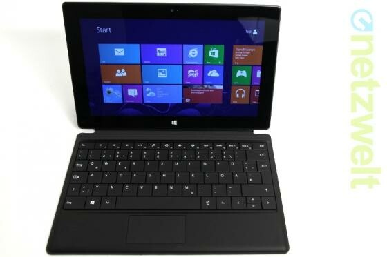 Mit dem Type Cover kommt fast Notebook-Gefühl auf. Leider reagiert das Touchpad nur wiederwillig und ist recht klein. (Bild: netzwelt) Mit dem Type Cover kommt fast Notebook-Gefühl auf. Leider reagiert das Touchpad nur wiederwillig und ist recht klein. (Bild: netzwelt)