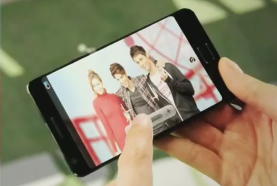 Ein unbekanntes Smartphone aus einem Samsung-Spot: Ist es das neue Galaxy S3? (Bild: Screenshot YouTube/SamsungUSATube) Ein unbekanntes Smartphone aus einem Samsung-Spot: Ist es das neue Galaxy S3? (Bild: Screenshot YouTube/SamsungUSATube)