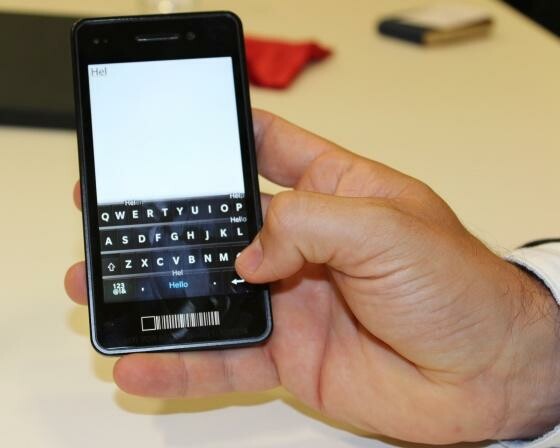 Mit der virtuellen Tastatur von BlackBerry 10 sollen Nutzer so schnell wie auf einer physikalischen Tastatur tippen können. (Bild: netzwelt) Mit der virtuellen Tastatur von BlackBerry 10 sollen Nutzer so schnell wie auf einer physikalischen Tastatur tippen können. (Bild: netzwelt)