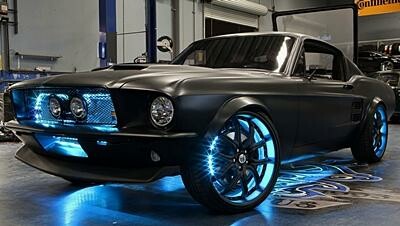 Voll vernetzt und per Smartphone steuerbar. Der Micro-Stang, ein Konzeptfahrzeug auf Basis des Ford Mustang. (Bild: Microsoft) Voll vernetzt und per Smartphone steuerbar. Der Micro-Stang, ein Konzeptfahrzeug auf Basis des Ford Mustang. (Bild: Microsoft)