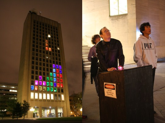 Das MIT zauberte eine spielbare Version von Tetris an eines ihrer Gebäude. (Bilder: Erik Nygren; Montage: netzwelt) Das MIT zauberte eine spielbare Version von Tetris an eines ihrer Gebäude. (Bilder: Erik Nygren; Montage: netzwelt)